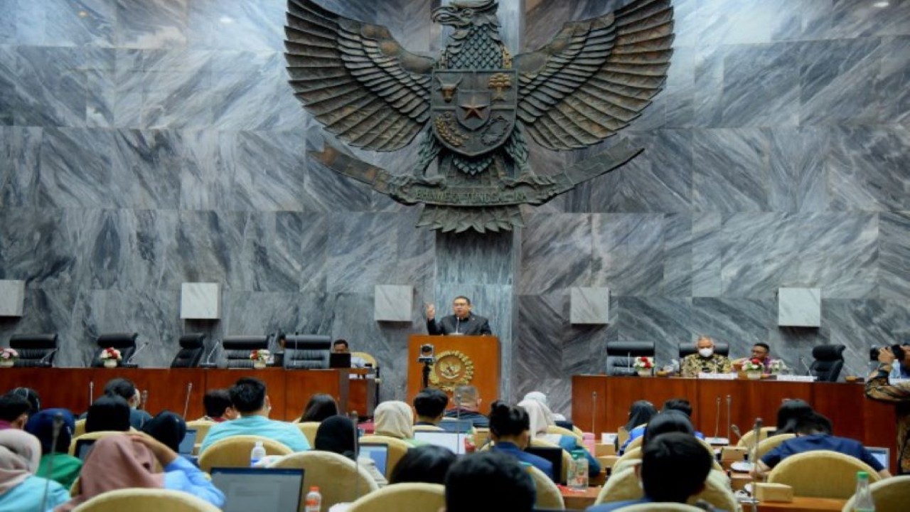 Ketua BKSAP DPR RI Fadli Zon saat memberikan materi kuliah umum di Gedung Nusantara, Senayan, Jakarta, Senin (12/9/2022). (Runi/nvl)