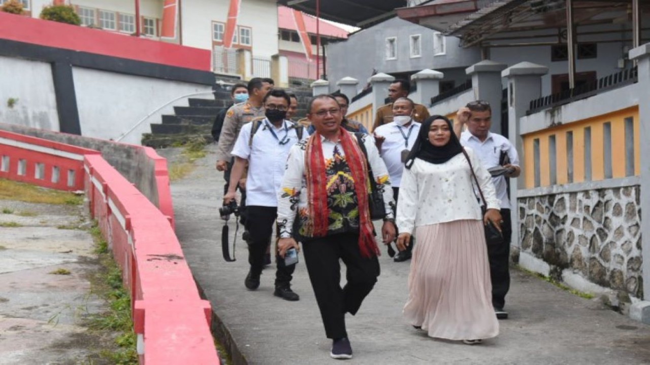 Anggota Komisi X DPR RI Muhamad Nur Purnamasidi (kiri) saat mengikuti agenda kunjungan kerja Komisi X DPR RI ke Provinsi Sumatera Utara. (Devi/nvl)