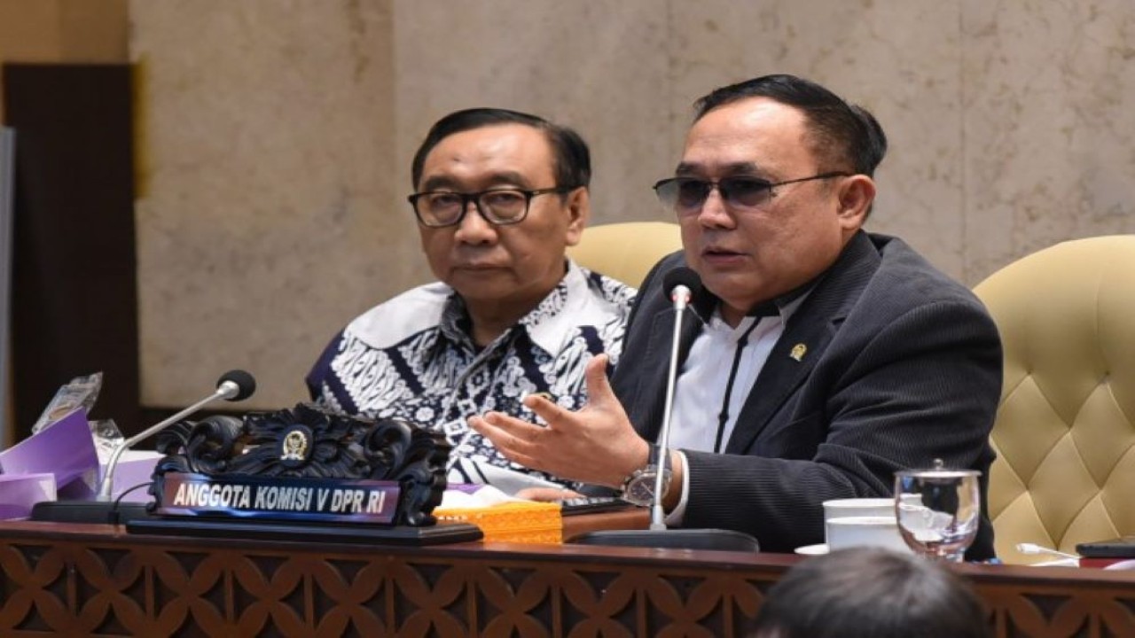 Anggota Komisi V DPR RI Eddy Santana Putra (kanan). (Arief/nvl)