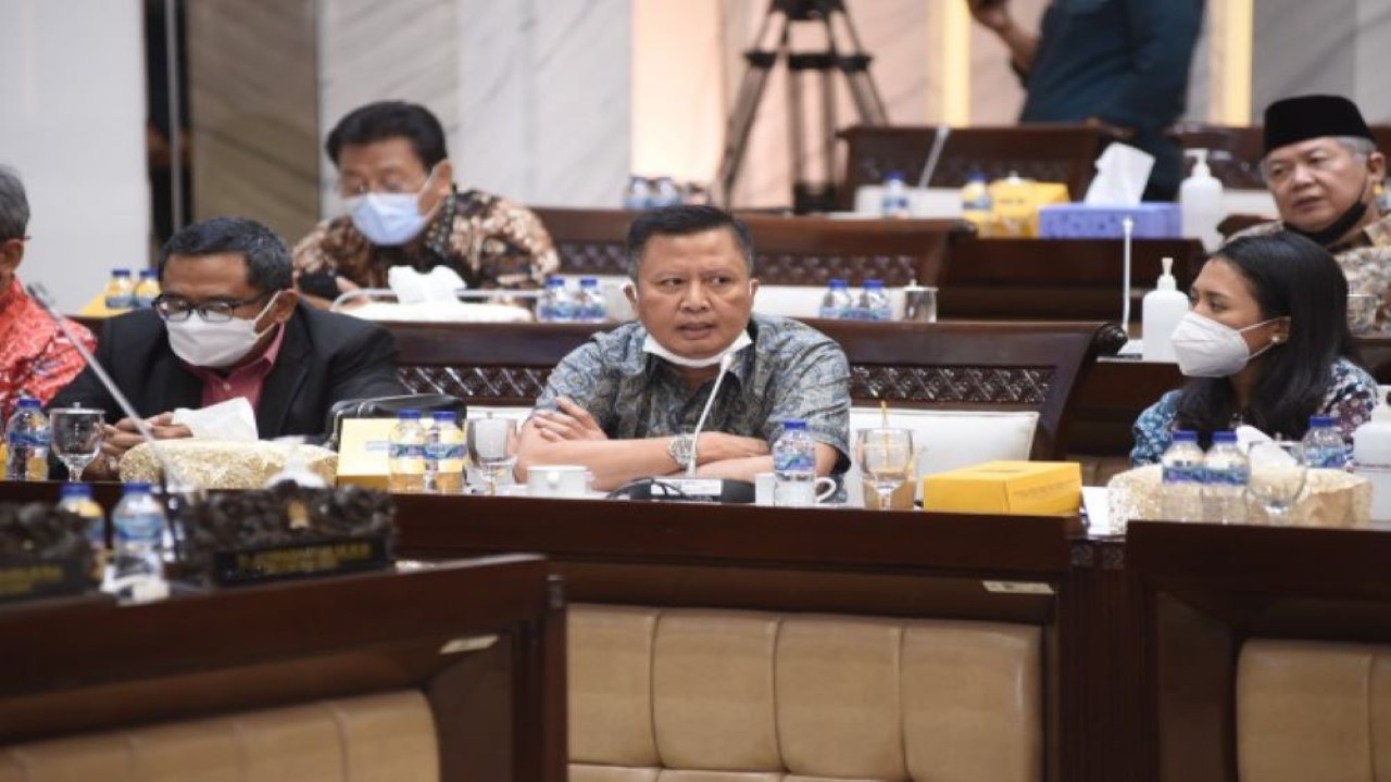 Anggota Komisi XI DPR RI Bertu Merlas saat Rapat Dengar Pendapat (RDP) dengan Dirjen Kekayaan Negara dan Direktur Utama BTN, Gedung Nusantara I, Senayan, Jakarta, Rabu (14/9/2022). (Geraldi/Man)