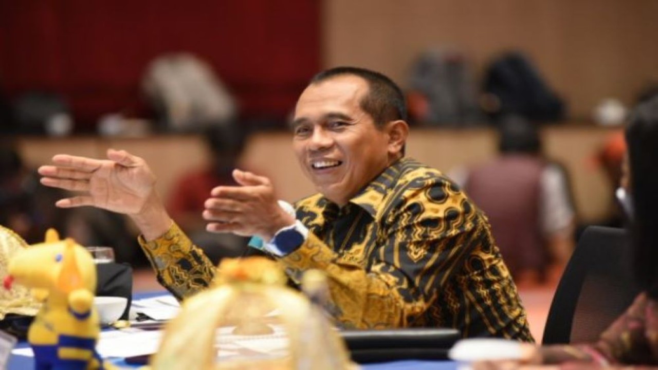 Wakil Ketua Komisi I DPR RI Abdul Kharis Almasyhari saat memeimpin Tim Kunjungan Kerja Panja Digitalisasi Penyiaran di Makassar, Sulawesi Selatan, Kamis (15/9/2022). (Devi/Man)