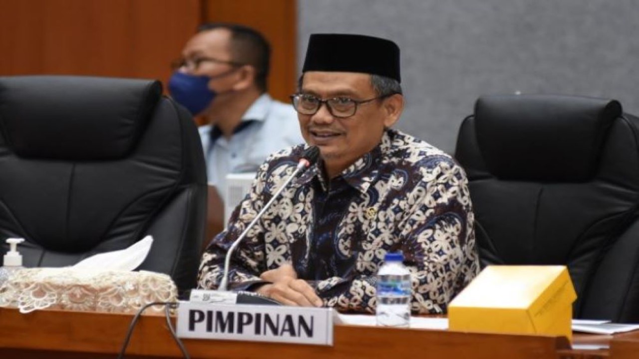 Wakil Ketua Komisi X DPR RI Abdul Fikri Faqih saat RDPU dengan Ketua DPRD Kota Samarinda, Ketua Pengurus Besar Perkumpulan Guru Madrasah Nasional Indonesia (PGMNI) dan Ketua Forum Dewan Pendidikan Indonesia. (Devi/nvl)