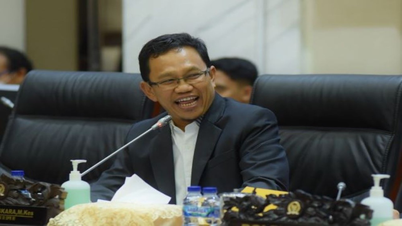 Wakil Ketua Komisi XI DPR RI Amir Uskara memberikan keterangan usai saat ditemui pasca pelaksanaan uji kepatutan dan kelayakan calon anggota BPK RI. (Runi/rni)