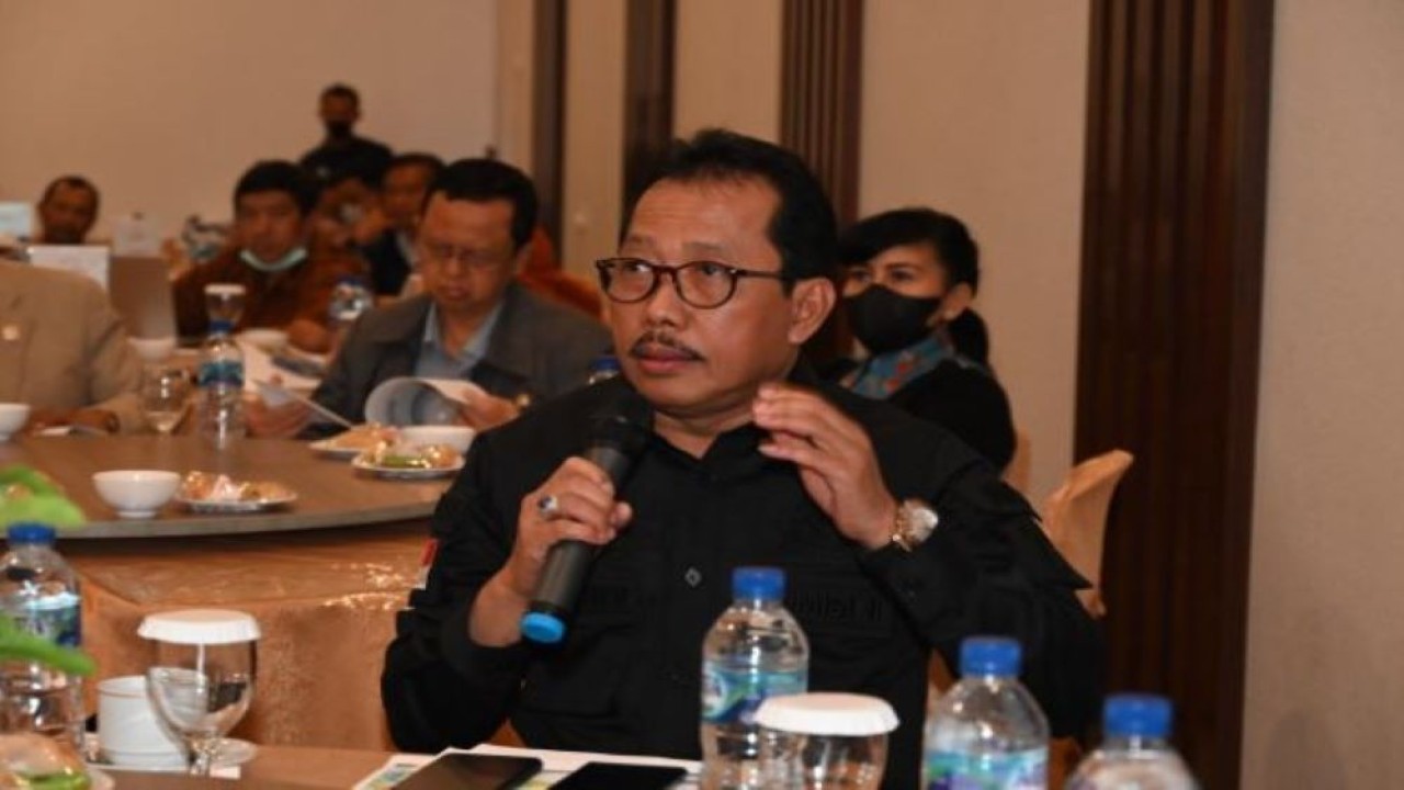 Anggota Komisi II DPR RI Aminurokhman saat mengikuti rapat kunjungan kerja tersebut di Batam, Kepulauan Riau, Kamis (22/9/2022). (Anju/Man)