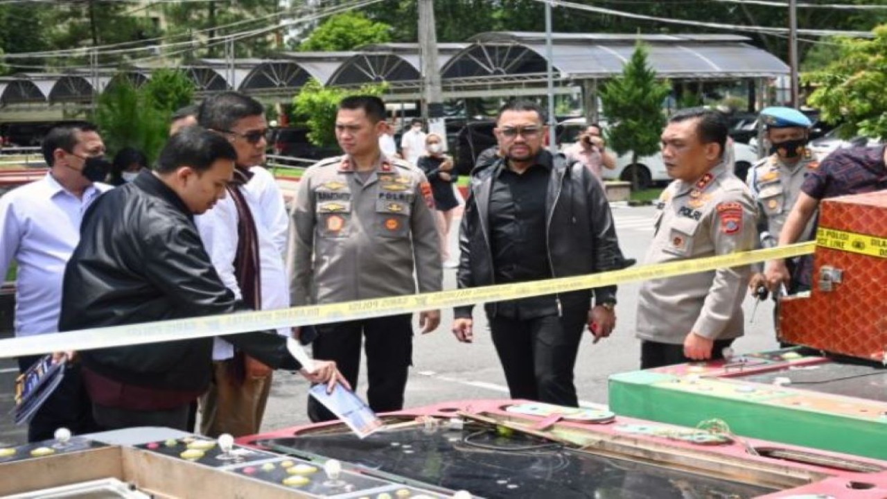 Wakil Ketua Komisi III DPR RI Ahmad Sahroni saat memimpin Kunspek Komisi III DPR RI dengan Kapolda Sumut beserta jajaran, di Medan, Sumatera Utara, Sabtu (24/9/2022). (Prima/nvl)