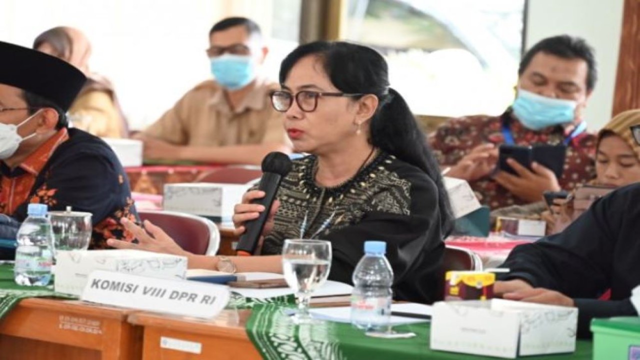 Anggota Komisi VIII DPR RI My Esti Wijayati saat memimpin pertemuan Tim Kunjungan Kerja Komisi VIII di BPSTW Sleman, Yogyakarta, Senin (26/9/2022). (Shane/nvl)