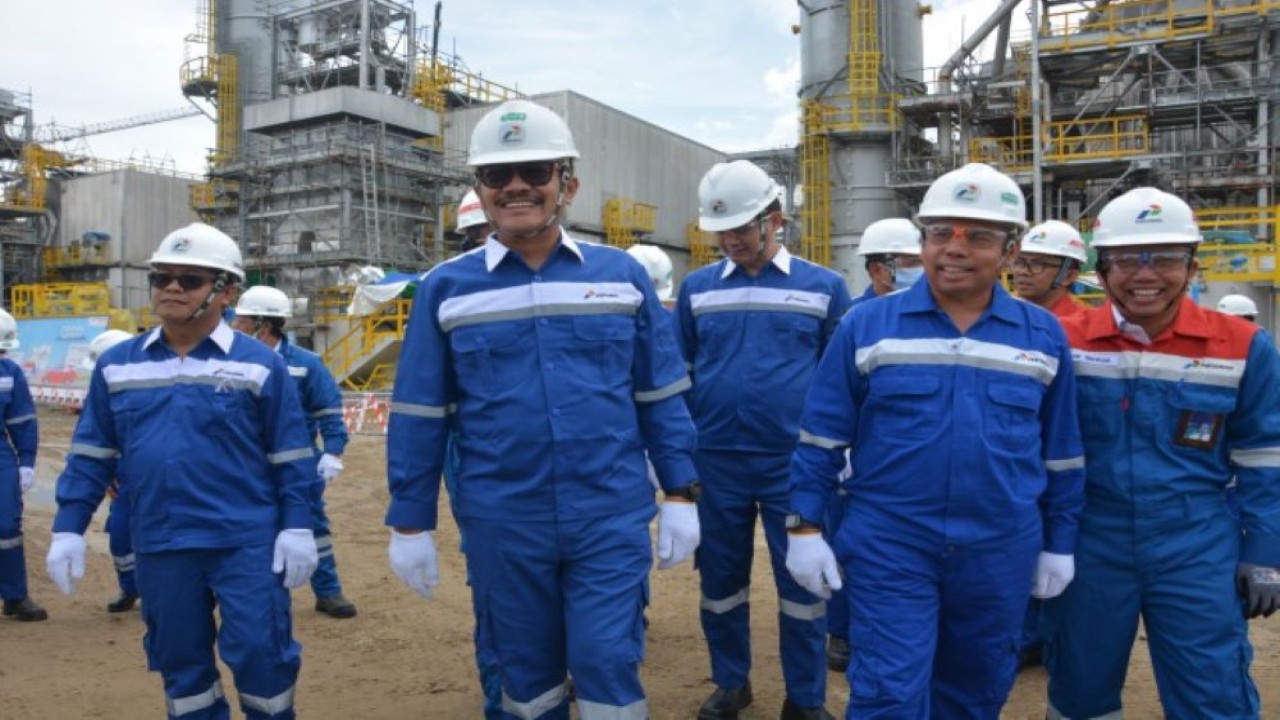 Anggota Komisi VI DPR RI Gde Sumarjaya Linggih saat meninjau langsung Kilang Pertamina Internasional (KPI) Refinery Unit (RU) V Balikpapan, Kalimantan Timur (Kaltim), Senin (26/9/2022). (Ayu/nvl)