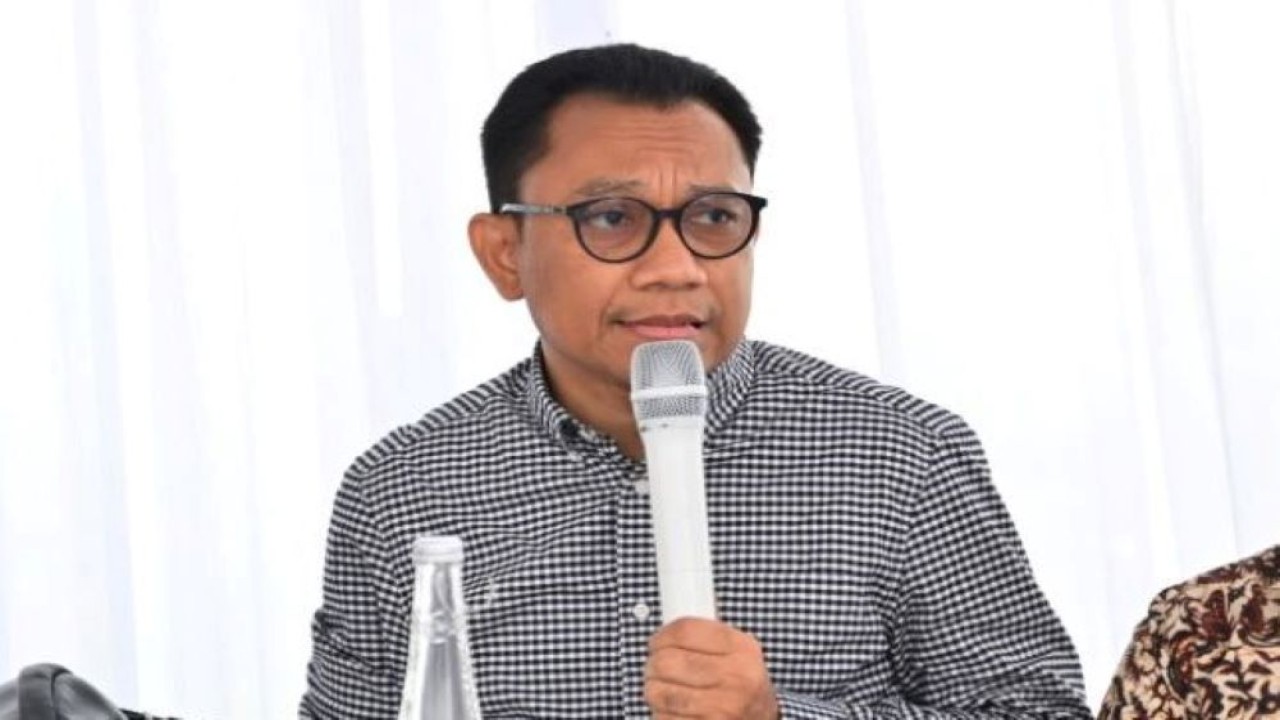 Anggota Komisi IV DPR RI Yohanis Fransiskus Lema saat Kunjungan Kerja Spesifik Komisi IV DPR RI ke Koperasi Peternakan Bandung Selatan (KPBS) Pangalengan, Kabupaten Bandung, Jawa Barat, Selasa (28/9/2022). (Saum/nvl)