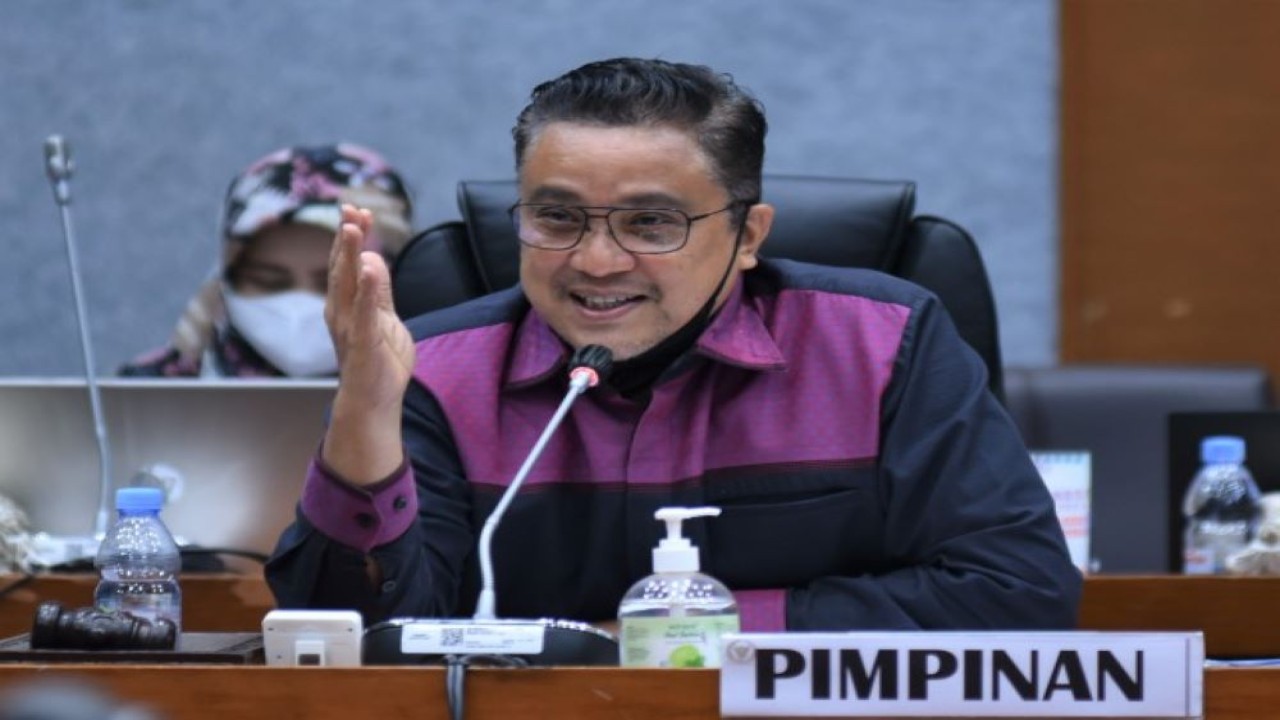 Wakil Ketua Komisi X DPR RI Dede Yusuf saat membacakan salah satu poin hasil Rapat Dengar Pendapat Umum (RDPU) Komisi X DPR RI bersama BAN-PT, Lembaga Akreditasi Mandiri Perguruan Tinggi (LAM-PT), di Gedung Nusantara I, Senayan, Jakarta, Selasa (27/9/2022). (Eno/Man)