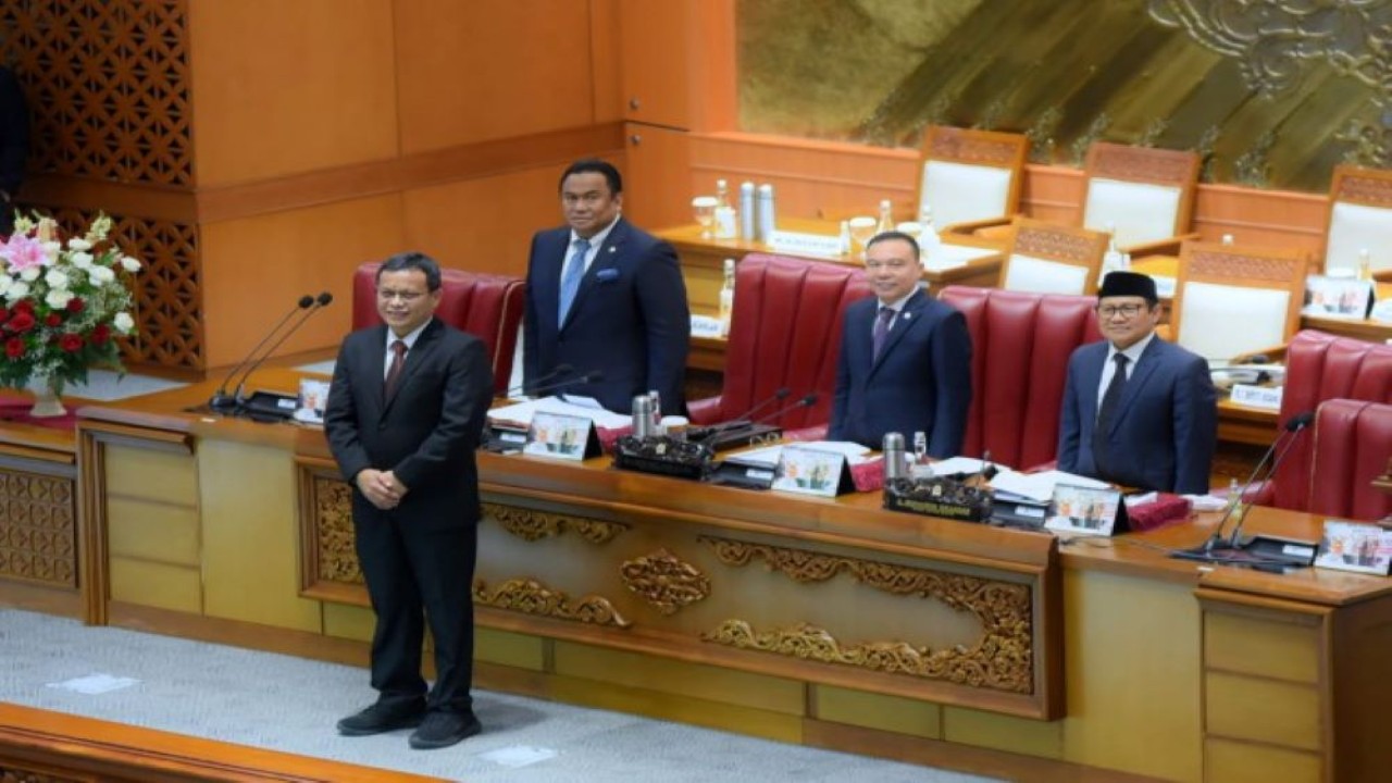 Rapat paripurna DPR RI telah menyetujui Prof. Dr. M. Guntur Hamzah, S.H., M.H, sebagai Hakim Konstitusi Rapat ini dipimpin oleh Wakil Ketua DPR RI Sufmi Dasco Ahmad di ruang rapat paripurna, Nusantara II, Senayan, Jakarta, Kamis (29/9/2022). (Runi/Man)