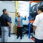 Ketua MPR RI sekaligus Kepala Badan Hubungan Polhukam KADIN Indones Bambang Soesatyo meninjau workshop PT ACN Aero Teknik-1663222607