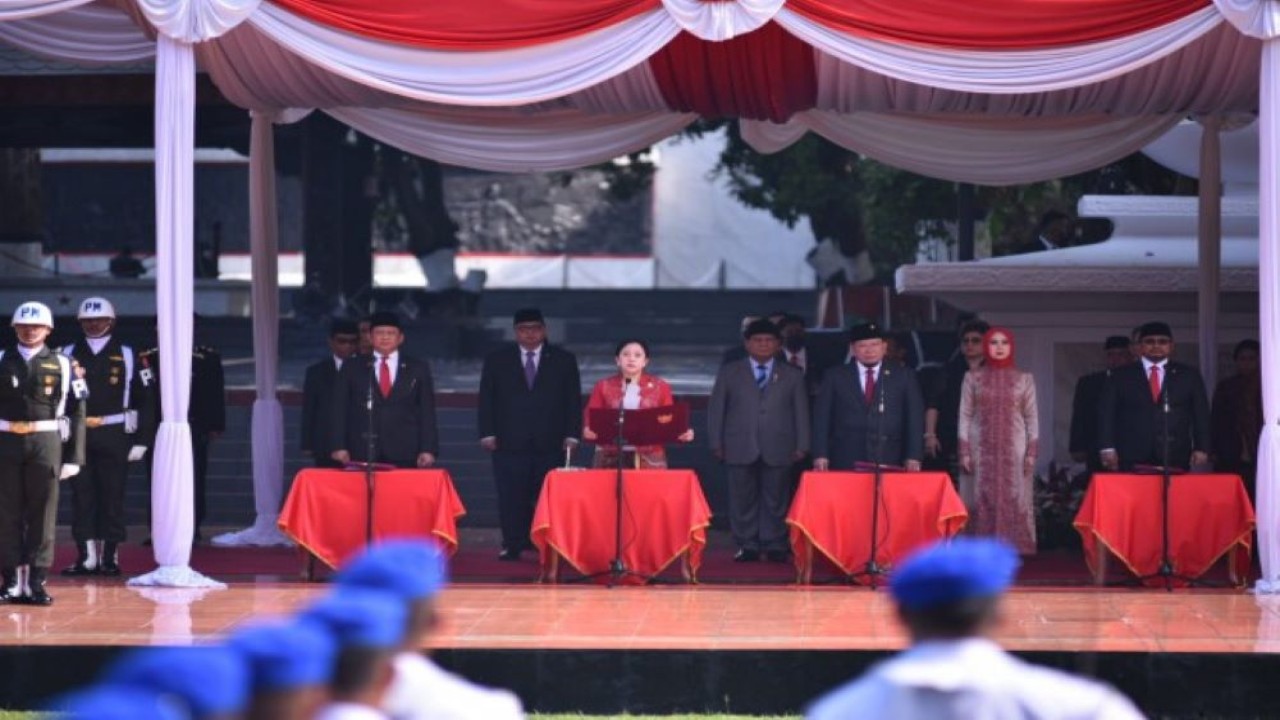 Ketua DPR RI Puan Maharani saat membacakan ikrar dalam rangkaian upacara Peringatan Hari Kesaktian Pancasila di Monumen Pancasila Sakti, Lubang Buaya, Jakarta Timur, Sabtu (1/10/2022). (Kresno/nvl)