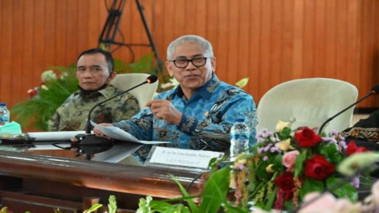 Anggota Komisi X DPR RI Zainuddin Maliki saat memimpin Tim Panitia Kerja (Panja) Perguruan Tinggi Komisi X DPR RI di Universitas Merdeka Malang, Jatim, Jumat (30/9/2022). (Bianca/nvl)