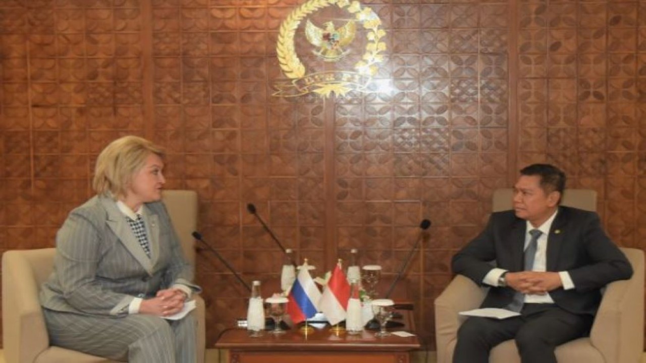 Ketua Grup Kerja Sama Bilateral (GKSB) DPR RI-Parlemen Rusia Adies Kadir saat pertemuan dengan Chairwoman of the Federation Council of the Russian Federation Valentina Matviyenko di ruang pertemuan Nusantara III, Senayan, Jakarta, Rabu (5/10/2022). (Runi/Man)