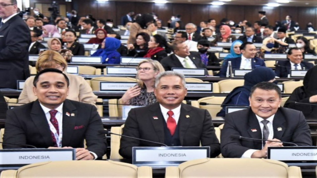 Wakil Ketua Badan Kerja Sama Antar Parlemen (BKSAP) DPR RI Achmad Hafisz Tohir (tengah) saat acara 2nd session of the 8th G20 Parliamentary Speakers Summit (P20) di Gedung Nusantara, Senayan, Jakarta, Kamis (6/10/2022). (Geraldi/Man)