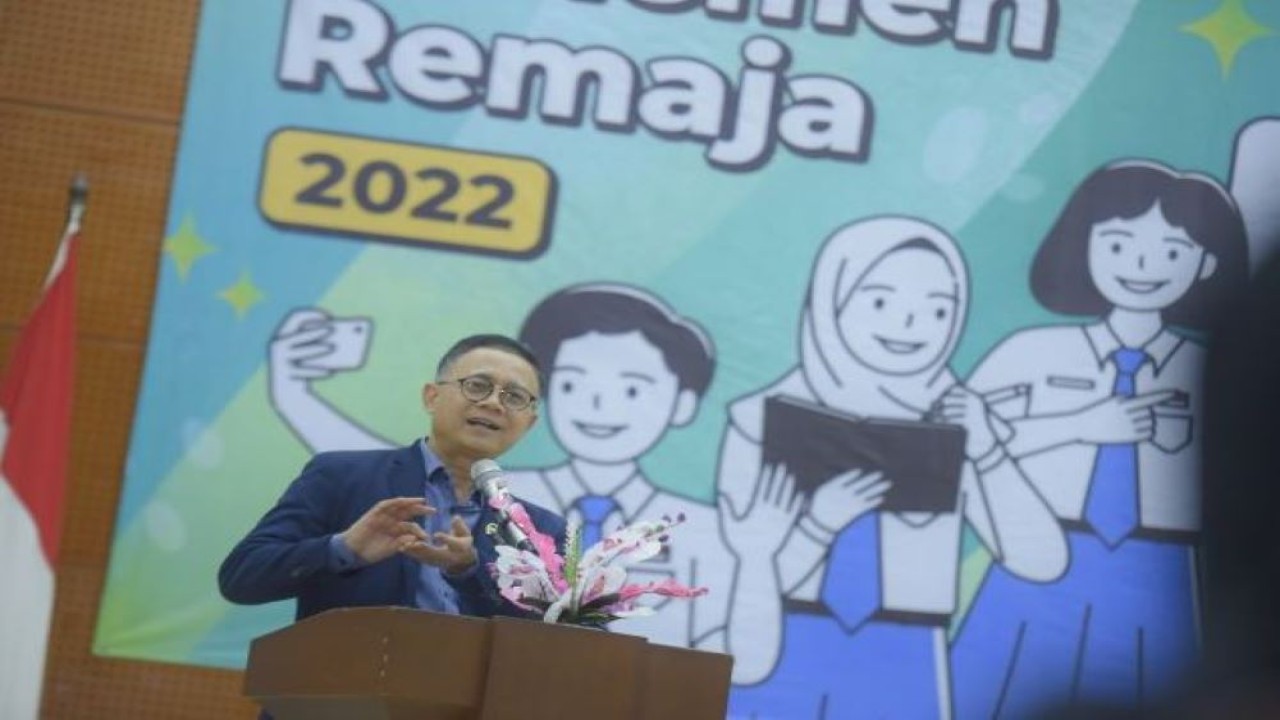 Deputi Administrasi Setjen DPR RI Sumariyadono saat membuka acara Parlemen Remaja 2022 di Ruang Sidang Wisma DPR RI, Bogor, Jawa Barat, Senin (10/10/2022). (Andri)