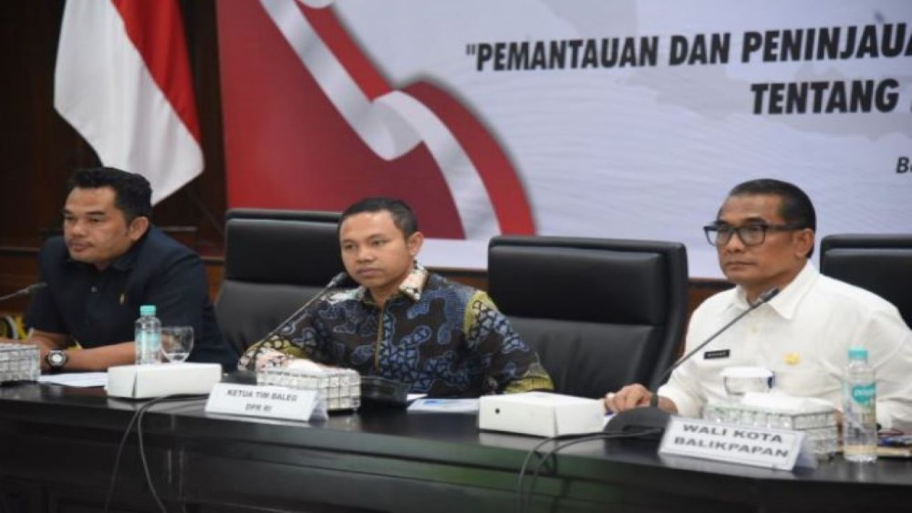 Wakil Ketua Baleg DPR RI Abdul Wahid saat pertemuan Tim Kunker Baleg DPR RI dengan Walikota Balikpapan serta jajaran forum komunikasi pimpinan daerah di Kaltim. (Arief/nvl)