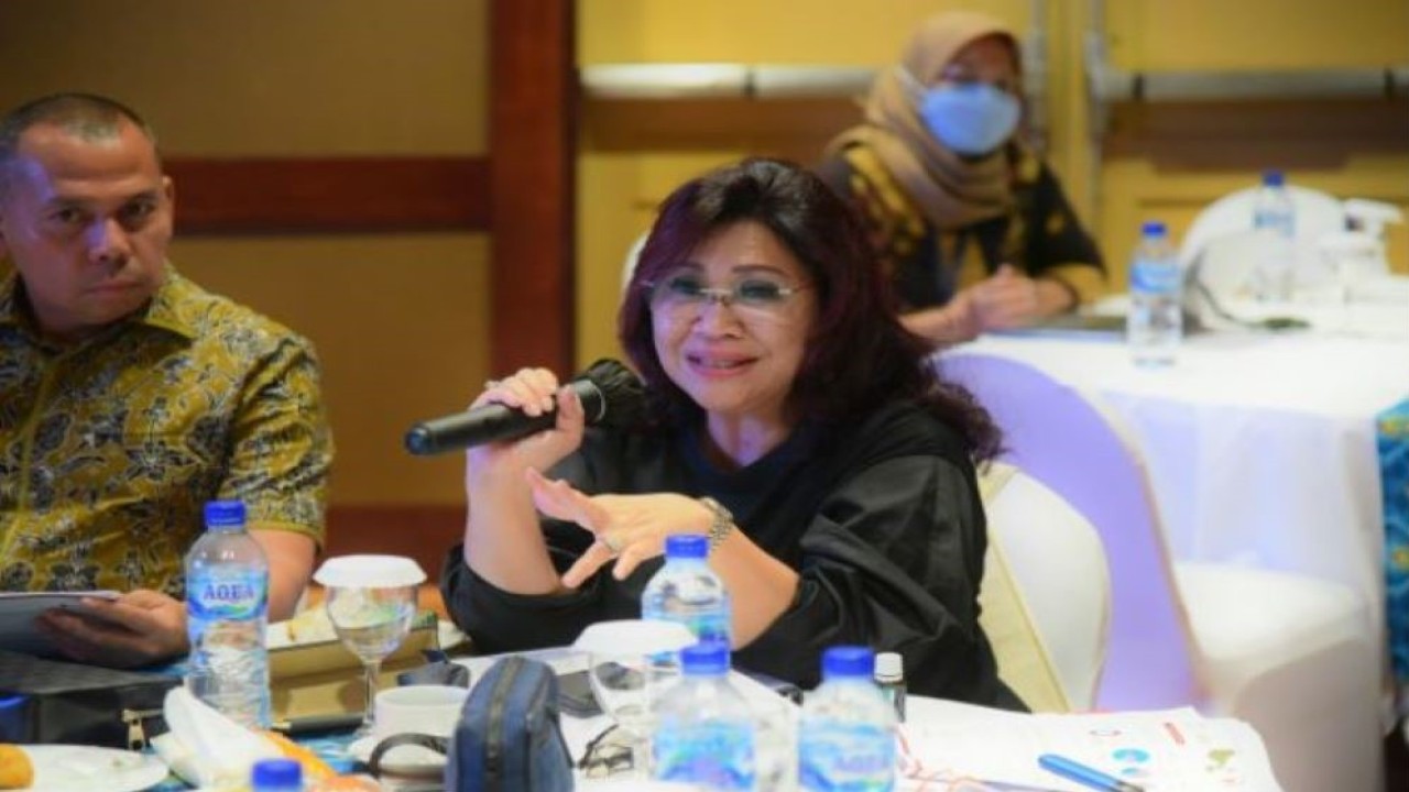 Anggota Komisi VI DPR Evita Nursanty saat pertemuan Tim Kunker Reses Komisi VI DPR di Timika. (Kiki/nvl)