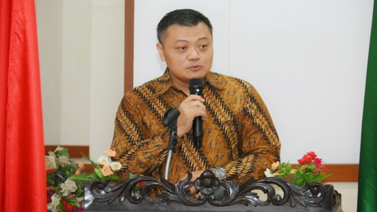 Kepala Puslit, Badan Keahlian Setjen DPR RI, Achmad Sani sat mengikuti Seminar nasional ini digelar di Fakultas Hukum Universitas Islam Riau, Selasa (26/10/2022). Foto: Anju/nvl