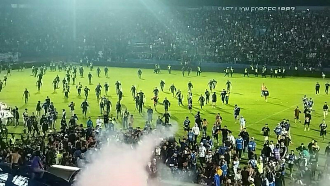 Kerusuhan di Stadion Kanjuruhan Malang. (Net)
