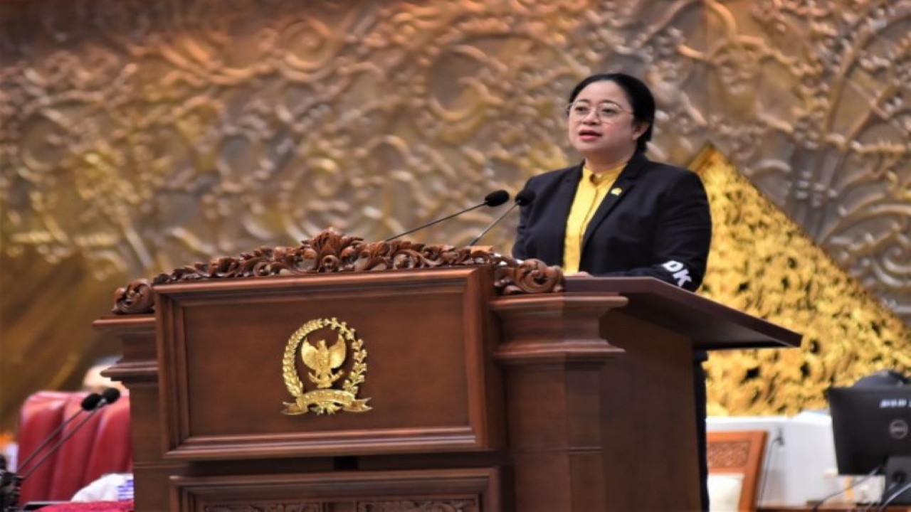 Ketua DPR RI Dr. (H.C.) Puan Maharani dalam rapat paripurna DPR RI penutupan masa persidangan I tahun sidang 2022-2023, di Gedung Nusantara II, Senayan, Jakarta, Selasa (4/10/2022). (Jaka/Man)