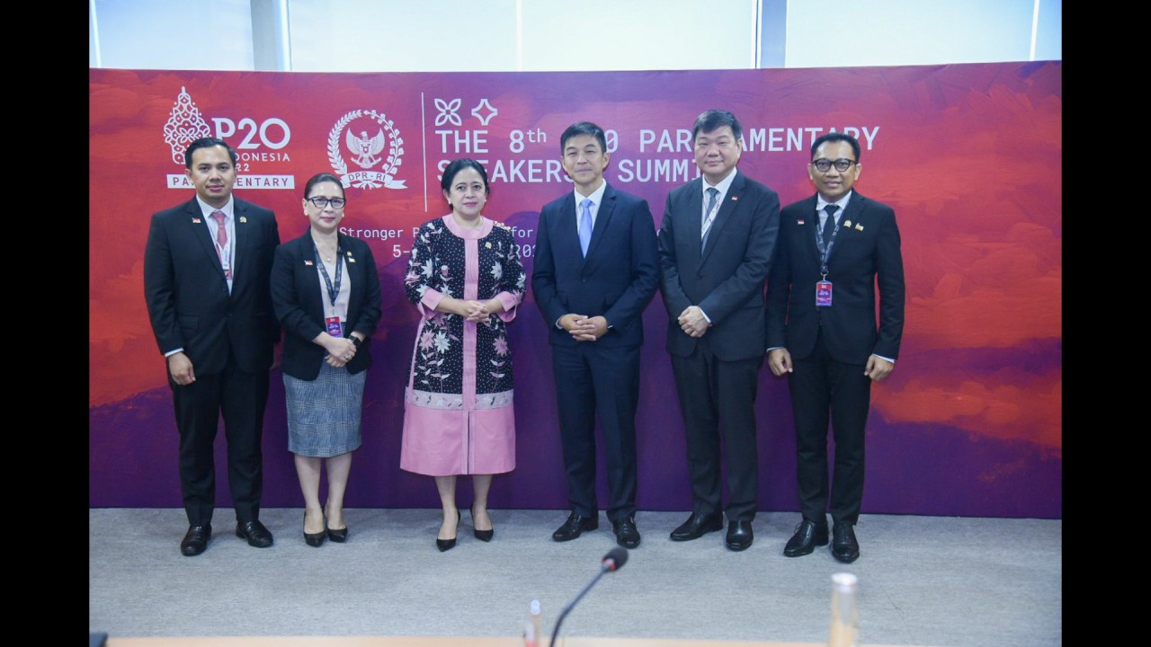 Ketua DPR RI Puan Maharani (ketiga dari kiri).