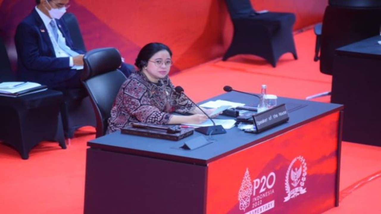 Ketua DPR RI Dr. (H.C) Puan Maharani saat membuka sesi forum P20 dengan tema 'Effective Parliament, Vibrant Democracy' di Gedung Nusantara, Senayan, Jakarta, Kamis (6/10/2022). (Jaka/nvl)