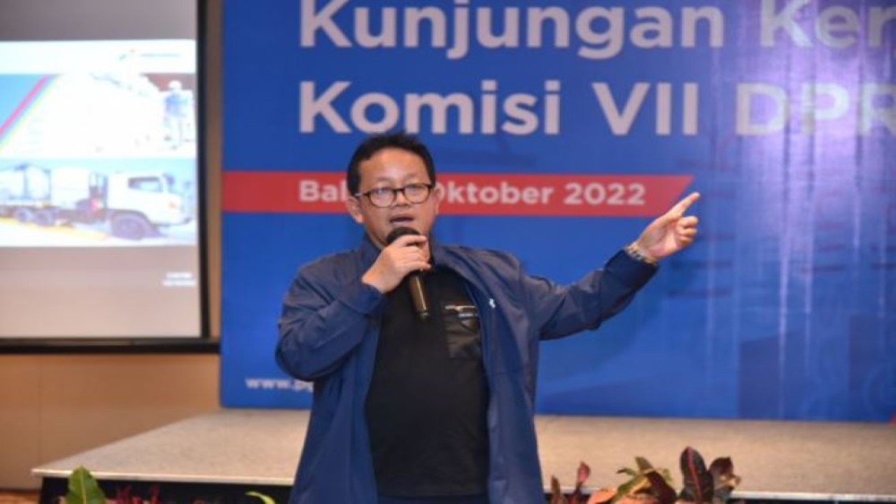Ketua Komisi VII DPR RI Sugeng Suparwoto saat melakukan pertemuan dengan Direktur Utama PT Perusahaan Gas Negara (Persero) Tbk, Muhammad Haryo Yunianto dan jajarannya di Seminyak, Provinsi Bali, Rabu malam (19/10/2022). (Oji/Man)