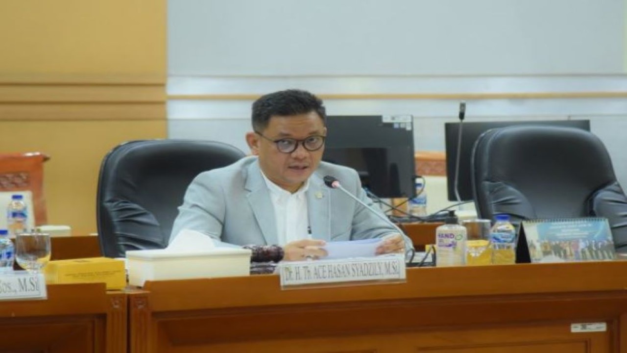 Wakil Ketua Komisi VIII DPR RI TB. Ace Hasan Syadzily memimpin Rapat Kerja Komisi VIII PR RI dengan Menteri Agama, Menteri Kesehatan, Menteri Perhubungan, di Gedung DPR. (Runi/nvl)