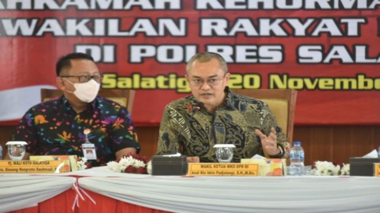 Wakil Ketua MKD DPR Andi Rio Idris Padjalangi saat mengikuti Tim Kunjungan Kerja MKD DPR mengunjungi Polres di Salatiga. (Jaka/nvl)