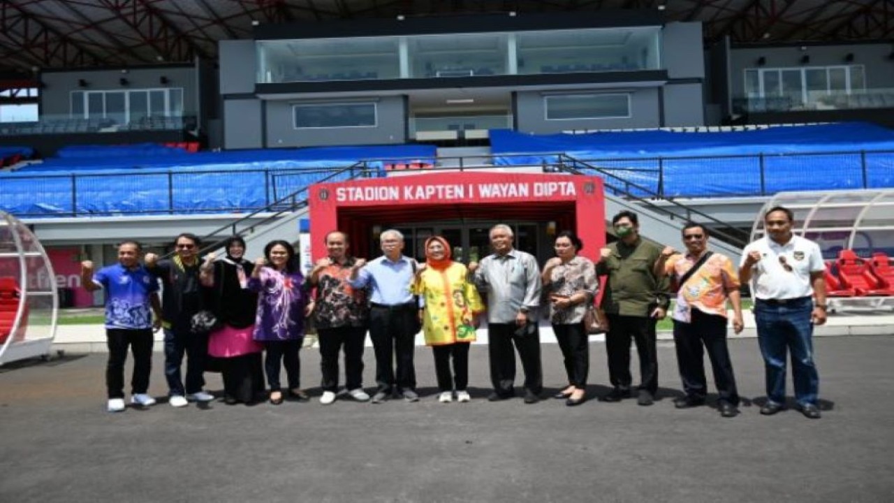 Anggota Komisi X DPR RI Anita Jacoba dalam foto bersama usai Kunjungan Spesifik Komisi X DPR RI di Bali, Jumat (11/11/2022). (Balggys/nr)