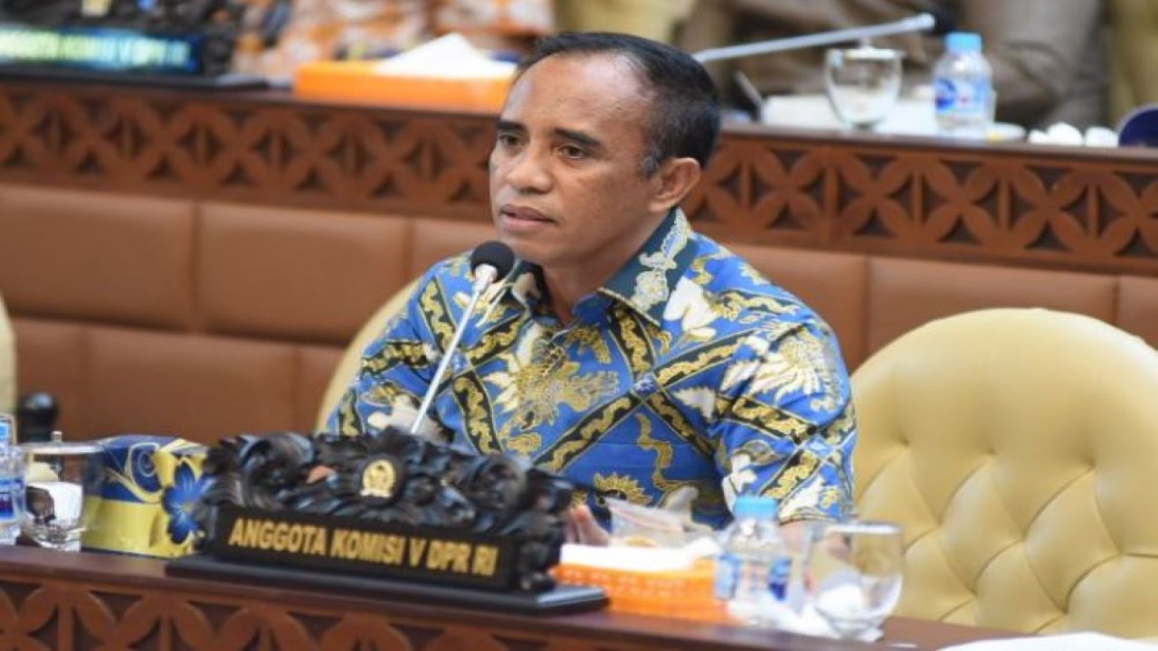 Anggota Komisi V DPR RI Anwar Hafid saat Rapat Dengar Pendapat Komisi V DPR dengan Dirjen Perhubungan Udara Kemenhub dan KNKT. (Arief/nvl)