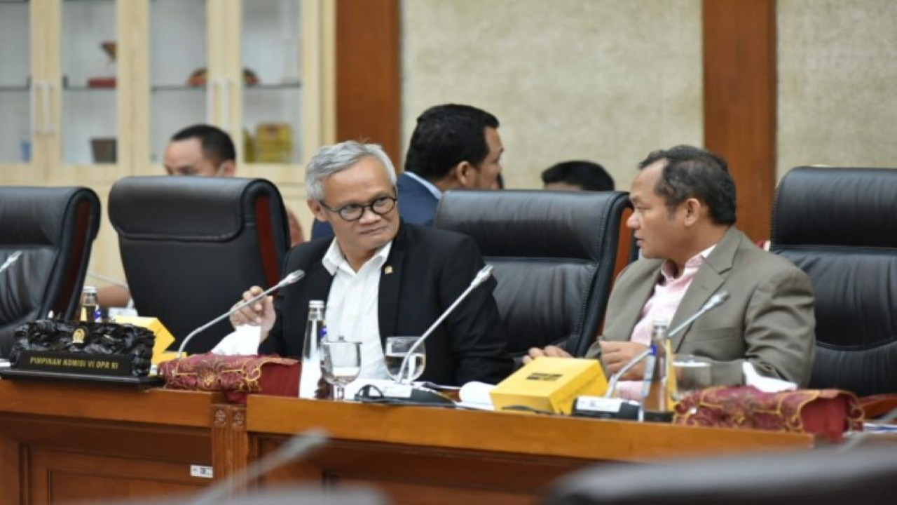 Wakil Ketua Komisi VI Aria Bima saat Rapat Kerja dengan Wakil Menteri BUMN II di Gedung Nusantara I, Senayan, Jakarta, Selasa (1/11/2022). (Oji/nvl)