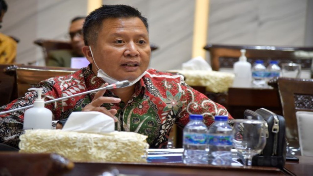 Anggota Komisi XI DPR RI Bertu Merlas dalam Rapat Dengar Pendapat dengan Direktur Jenderal Kekayaan Negara, Kementerian Keuangan (Kemenkeu) di Gedung Nusantara I, Senayan, Jakarta, Selasa (8/11/2022). (Munchen/Man)