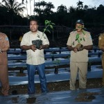 Bupati Biak Herry A.Naap bersama pimpinan organisasi perangkat daerah turun langsung melakukan tanam sejuta bibit cabai di kebun. ANTARA/HO-Subag Humas)-1668680274