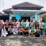 Direktur Saemaul Mr Kwon Lyuang-min meninjau lokasi pendampingan pengembangan tanaman padi Menor. (ANTARA/HO-Dinas Pertanian dan Pangan Kulon Progo/Sutarmi)-1669020249