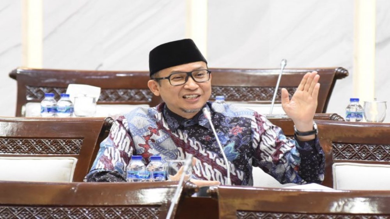 Anggota Komisi XI DPR RI Ecky Awal Mucharam saat Rapat Kerja Komisi XI DPR RI dengan Gubernur BI yang diselenggarakan di Gedung Nusantara I. (Arief/nr)