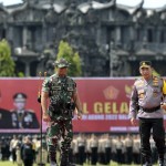 Kapolri Jenderal Pol Listyo Sigit Prabowo (kanan) dan Panglima TNI Jenderal TNI Andika Perkasa (kiri)-1668566712