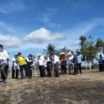 Kementerian PUPR saat melakukan penanaman Sorgum di lahan pemerintah di area Bendungan Batujai Praya, Lombok Tengah, Nusa Tenggara Barat (ANTARA/Akhyar)-1669273858