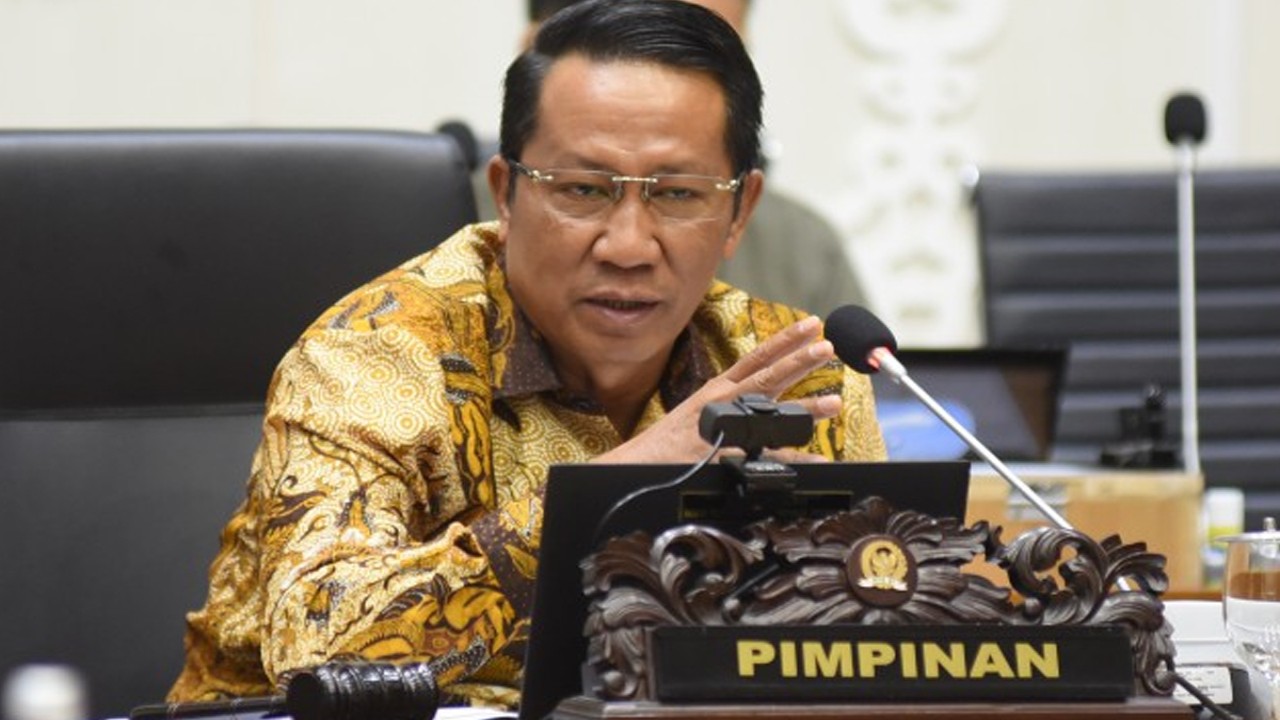 Ketua Baleg DPR RI Supratman Andi Agtas saat RDPU dengan Ikatan Apoteker Indonesia (IAI), Ketua Ikatan Bidan Indonesia (IBI) dan Ketua Persatuan Perawat Nasional Indonesia (PPNI). Foto: Dep/nr