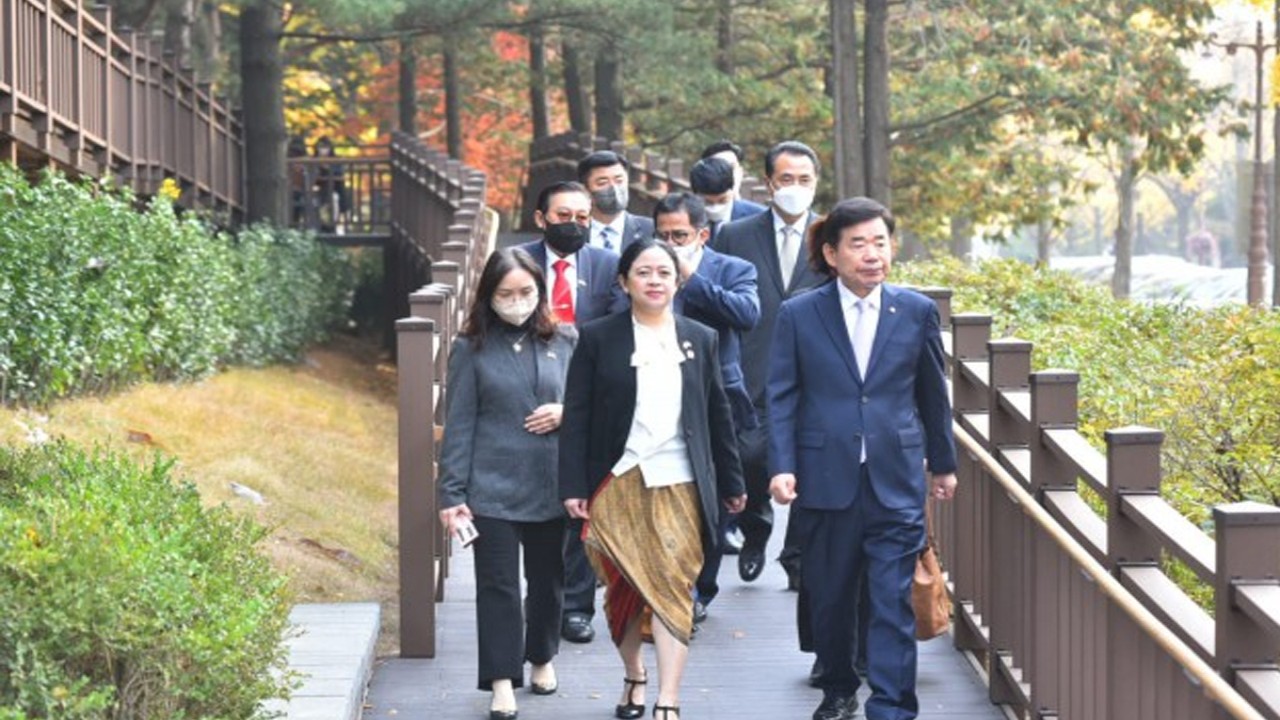 Ketua DPR RI Dr. (H.C.) Puan Maharani didampingi Ketua Majelis Nasional Korea Selatan Kim Jin-pyo di National Assembly of the Republic of Korea. Foto: Jaka/nvl