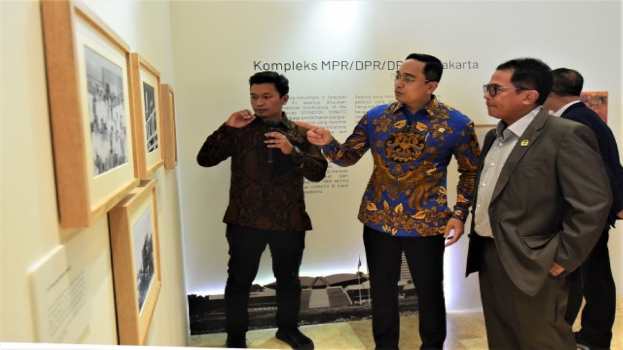 Ketua Umum Asosiasi Museum Indonesia, Putu Supadma Rudana usai membuka secara resmi Pameran Temporer tersebut di Gedung Nusantara II DPR RI, Senayan Jakarta, Rabu (2/11/2022). (Jaka/Man)