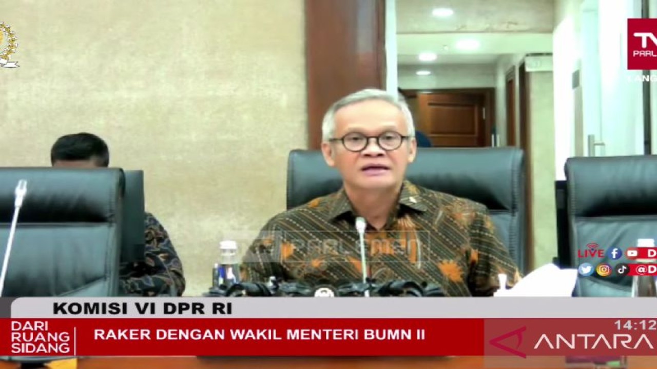 Wakil Ketua Komisi VI DPR RI Aria Bima dalam rapat kerja dengan Wakil Menteri BUMN II, Direktur Utama PT KAI, dan Direktur Utama PT KCIC di Jakarta, Rabu (23/11/2022). ANTARA/Adimas Raditya