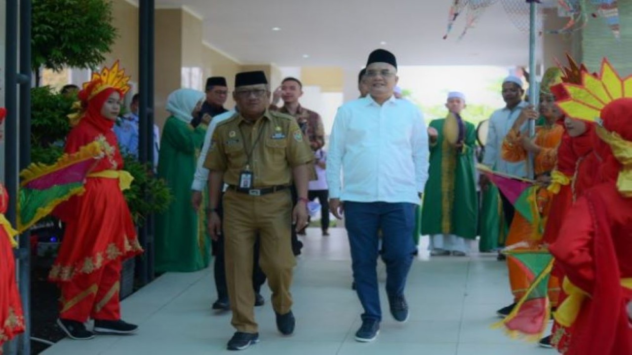 Wakil Ketua Komisi VIII DPR RI Marwan Dasopang (kanan) saat mengikuti Kunjungan Kerja Spesifik (Kunspik) Komisi VIII DPR RI. (Kiki/nr)