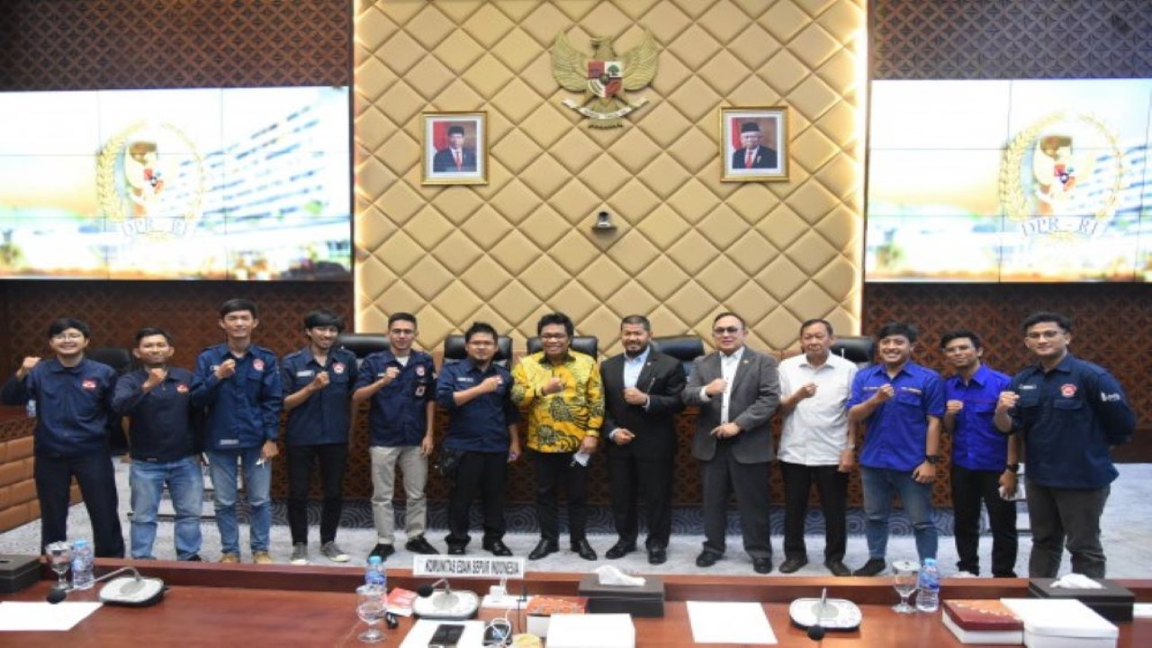 Komisi V DPR RI melakukan RDPU bersama Komunitas Edan Sepur dengan agenda membahas mengenai perlintasan sebidang di ruang rapat Komisi V, Gedung Nusantara, Senayan, Jakarta, Senin (14/11/2022). (Arief/Man)