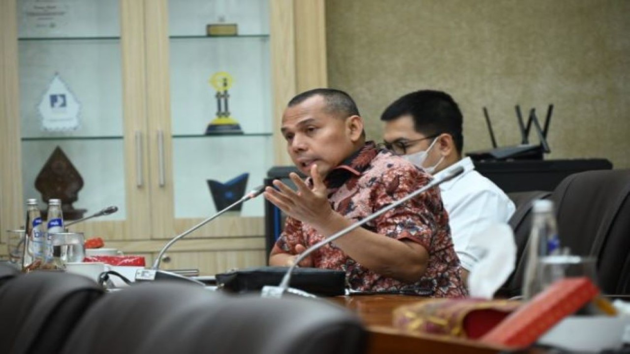 Anggota Komisi VI DPR RI Muslim dalam Rapat Dengar Pendapat (RDP) bersama Kepala BPKN. (Mentari/nvl)