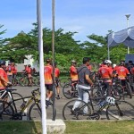 Para peserta Bike Tour Mandalika yang digelar oleh PHRI di KEK Mandalika, NTB,Ahad (20/11/2022) (FOTO ANTARA/HO-Humas Polres Lombok Tengah)-1668998922