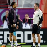 Pelatih Jerman Hansi Flick dan Leroy Sane saat latihan di Al Shamal Stadium, Al Shamal, Qatar, 26 November 2022. (REUTERS/ANNEGRET HILSE)-1669517912