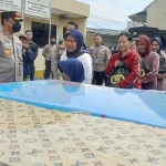 Polri salurkan 1.000 selimut dan 300 kasur lipat ke Cianjur-1669103489