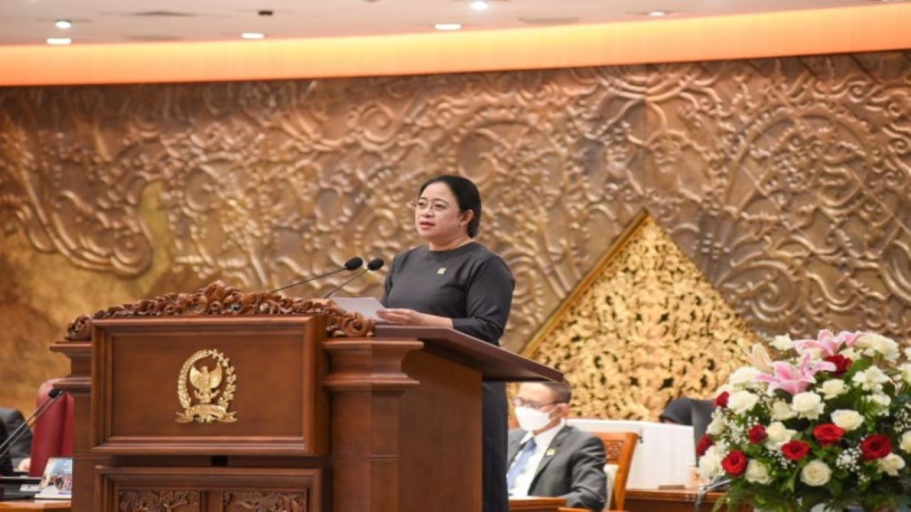 Ketua DPR RI Dr. (H.C.)  Puan Maharani saat membacakan pidatonya dalam Rapat Paripurna di Gedung DPR RI, Senayan, Jakarta, Selasa (1/11/2022). (Geradi/Man)